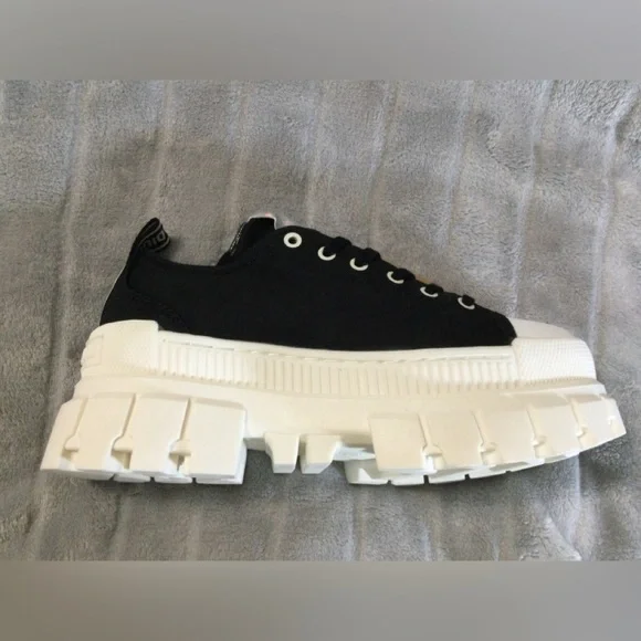 Palladium Women’s Black/White Revolt Platform Sneakers - Picture 7 of 15